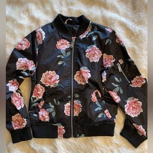 🌺 2/$20 Girls floral bomber style jacket, size 10/12